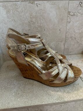 New Gianni Bini 7,5 Gold Metallic Cork Wedge Sandals